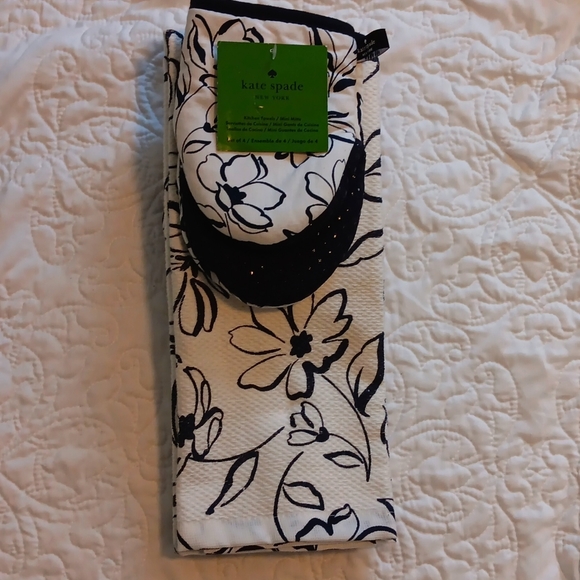 Kate Spade kitchen towel and mitten set - Picture 1 of 5